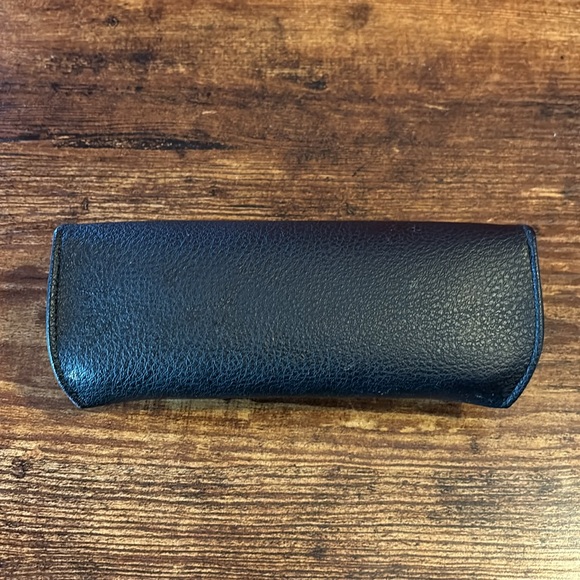 {Ray-Ban} genuine leather sunglasses case - Picture 3 of 6
